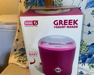 Dash Greek Yogurt Maker NEW $14.00