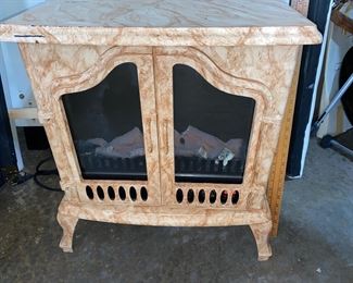 Electric Fireplace, shows ware on the top see photos $50.00