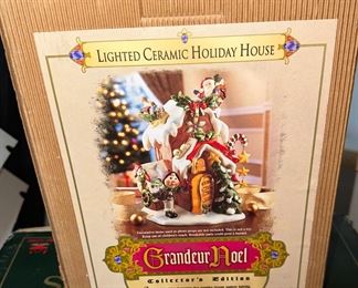 Grandeur Noel Lighted Ceramic House $10.00