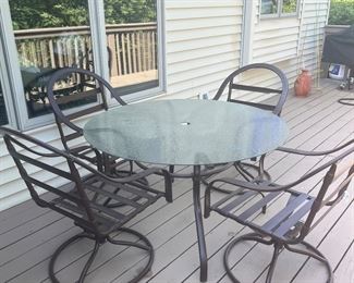 Patio Table w/Four Chairs