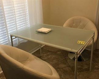 Nice kitchen table with 3?chairs price to sell 