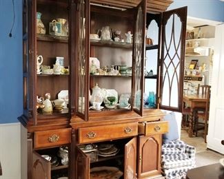 Stunning antique 2 piece hutch - $100
Saturday 