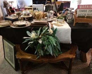 Vintage chochkies & faux plants everywhere 