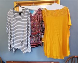 😁Tops $2 - Saturday 