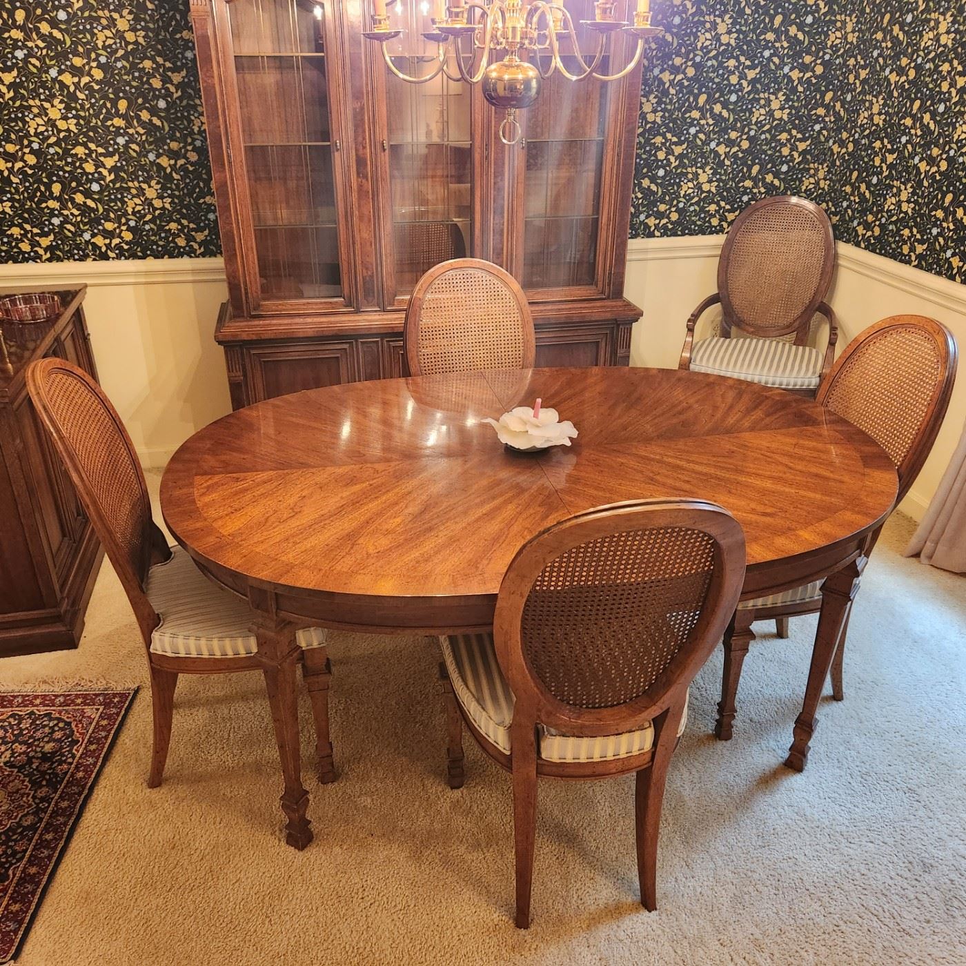64"L 44"W 28.5"T
Comes with 6 chairs and 2 leafs(20" each)!