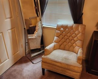 Mirror 19.5"W 58.5"T
Chair 27.5"W 19.5"D to the seat 34.5"T