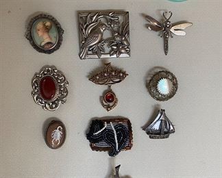 Assortment vintage pins