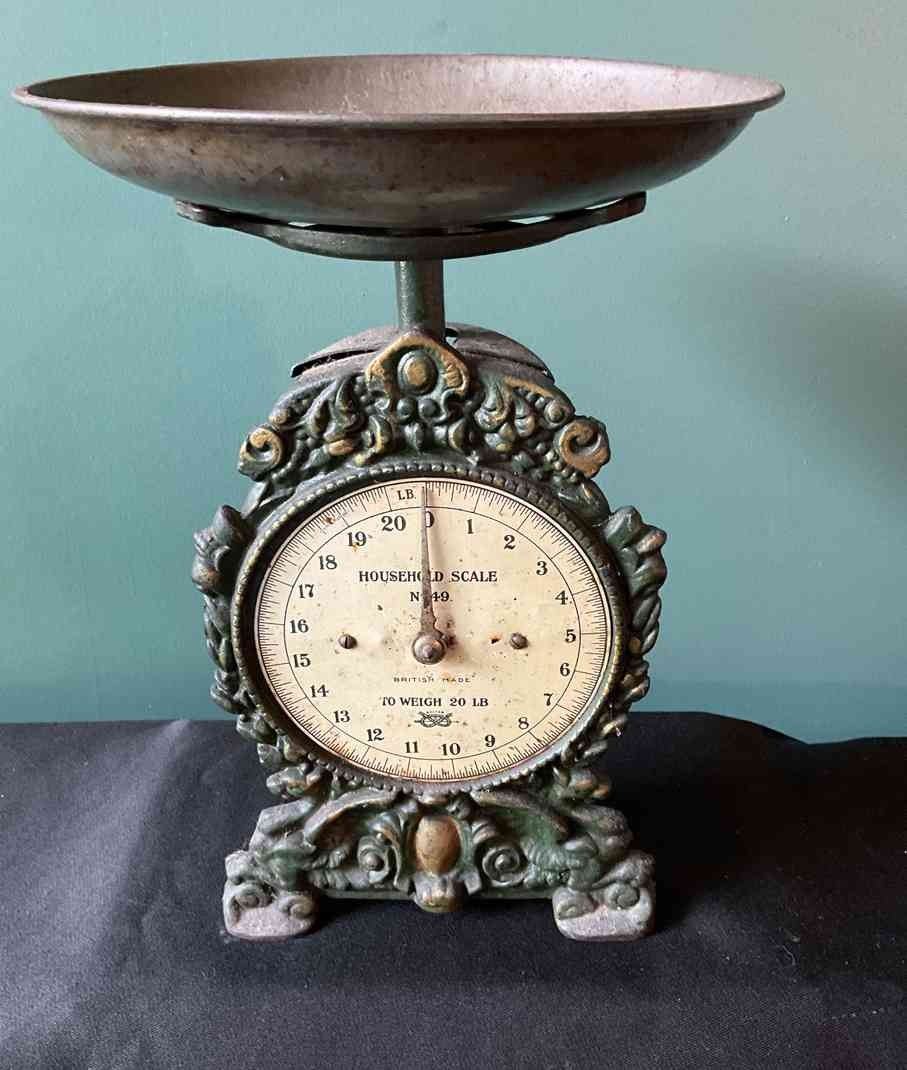 01 Antique Household Scale