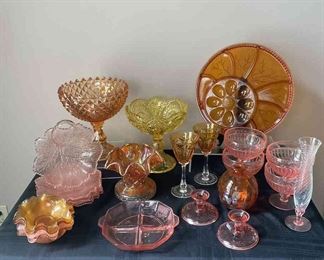 Vintage Gold And Peach Decor