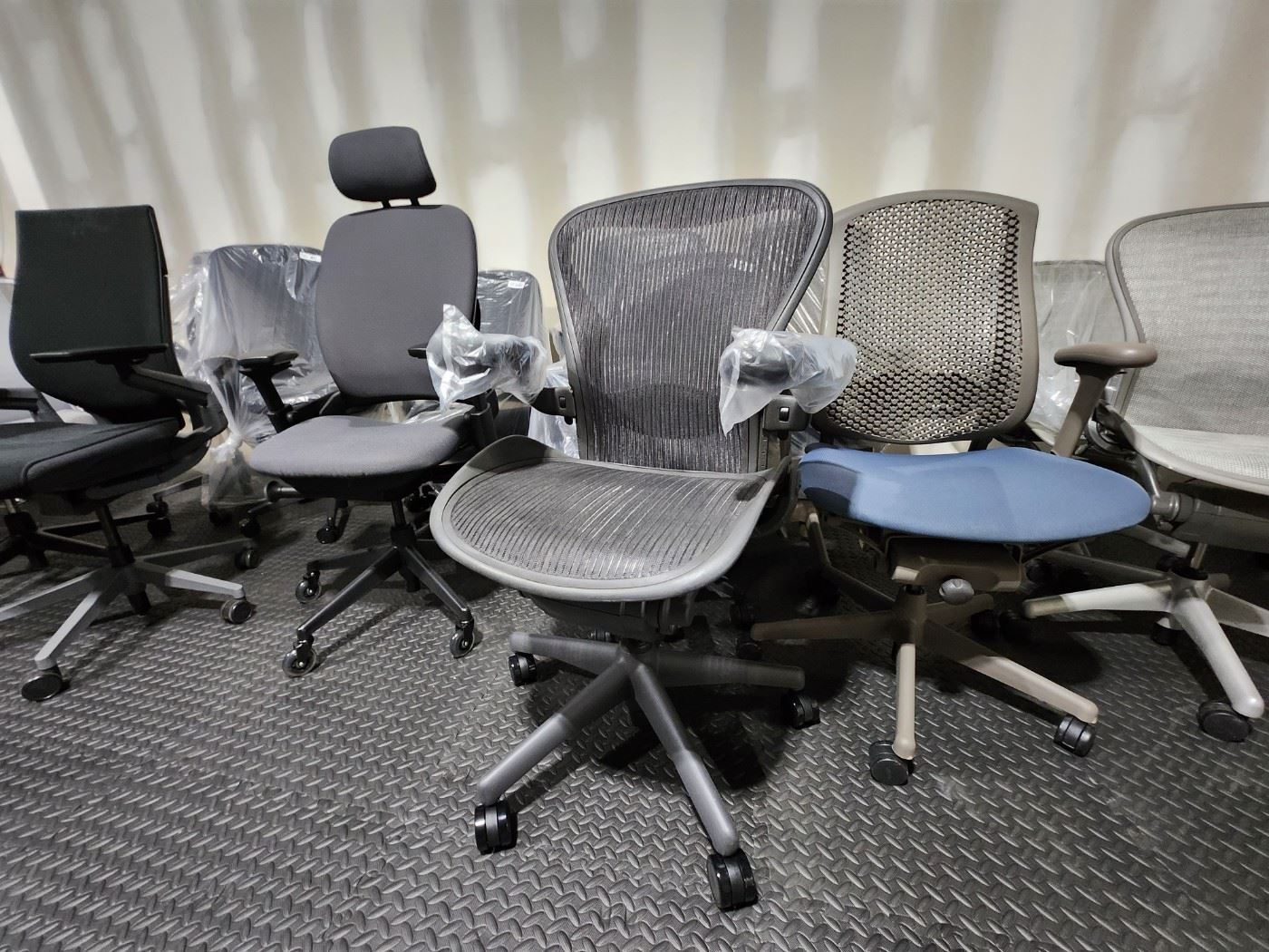 Herman Miller Aeron, Herman Miller Celle, Steelcase Leap v2, Steelcase Gesture 