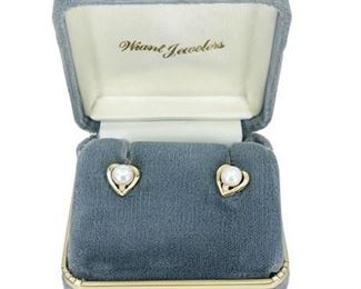 Lot 009   6 Bid(s)
6 mm Cultured Pearl and Diamond Gold Heart Post Earrings