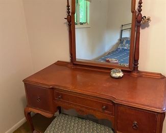 Vintage Make-up Vanity