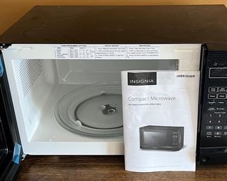 Insignia Compact Microwave Model NS-MW07BKO