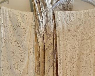 (3) Vintage White Lace And Ecrue Tablecloths 