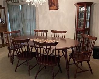 Very nice dining room set, has a matching china hutch