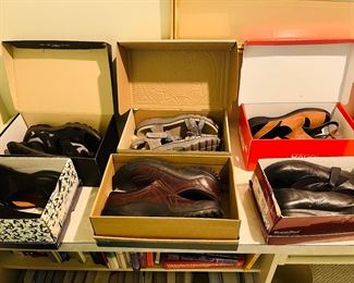 Tons of ladies mostly  9/10