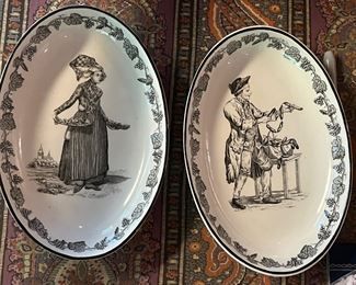 A pair of Italian Mottahedeh
design plaques.