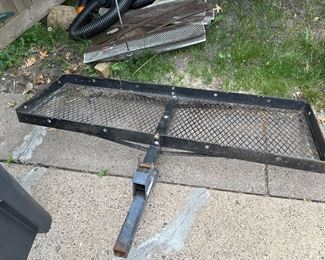 Metal cargo carrier