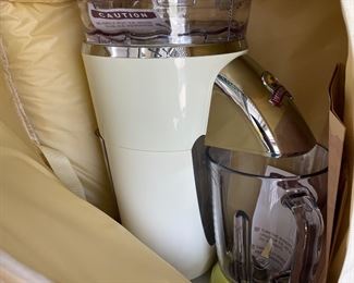 Margaritaville frozen drink maker
Comes with carrying case
NEW