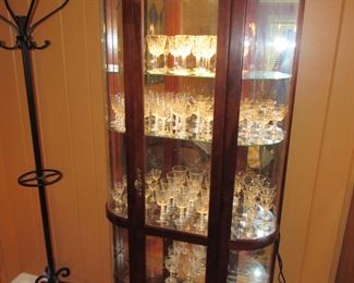 Pulaski mirrored, lighted curio cabinet