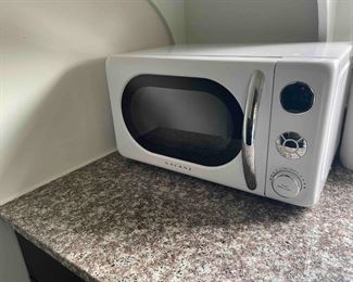 Pristine Galanz microwave