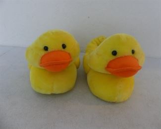 Vintage Pair of Adorable Yellow Duckie Slippers - Like New - Size XL (11-12)