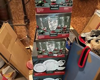 Pfaltzgraff winterberry dishes and water glasses 