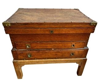 Early 20th Century English Oak Campaign Chest 
