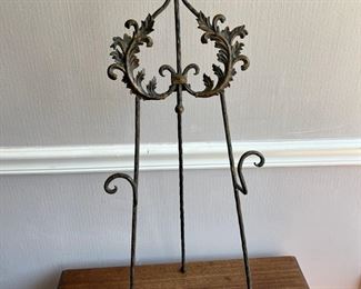 Scrolled Metal Frame Stand 