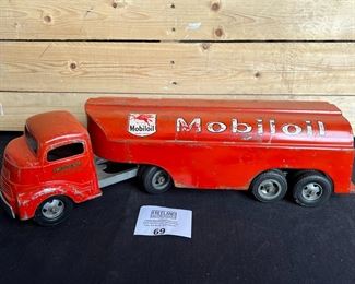 Smith Miller MOBILOIL Semi