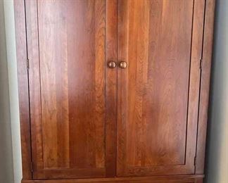 "Cottage Flash Sale" in Evans, GA Starts Closing 6pm Mon 6/5. Pickup is Tue 6/6 from 2-6p. Please click here to see more photos, descriptions, and current bids:&nbsp;https://ctbids.com/estate-sale/22234