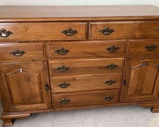 "Cottage Flash Sale" in Evans, GA Starts Closing 6pm Mon 6/5. Pickup is Tue 6/6 from 2-6p. Please click here to see more photos, descriptions, and current bids:&nbsp;https://ctbids.com/estate-sale/22234