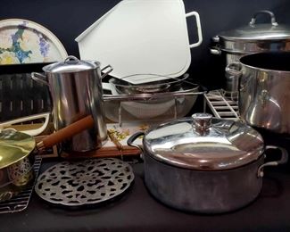 "Cottage Flash Sale" in Evans, GA Starts Closing 6pm Mon 6/5. Pickup is Tue 6/6 from 2-6p. Please click here to see more photos, descriptions, and current bids:&nbsp;https://ctbids.com/estate-sale/22234