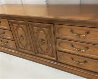 "Cottage Flash Sale" in Evans, GA Starts Closing 6pm Mon 6/5. Pickup is Tue 6/6 from 2-6p. Please click here to see more photos, descriptions, and current bids:&nbsp;https://ctbids.com/estate-sale/22234