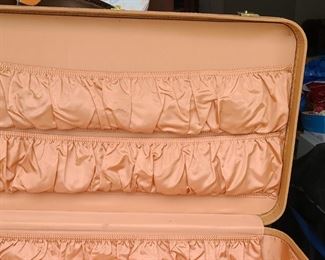 CLEAN INSIDE OF STARLINE LUGGAE CASE