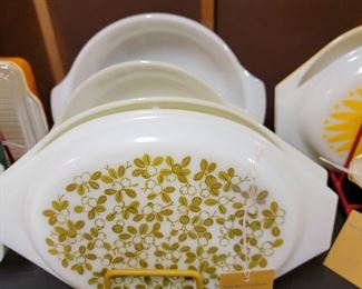 Vintage Pyrex Verde Olive Divided Dish with lid.