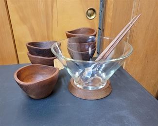 Vintage Glass salad bowl and 6 individual serving bowls.
