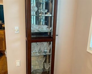 Lighted display cabinet