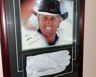 Photo, gloves signed by Gregg Norman
