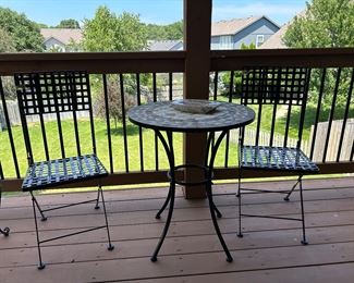 Sweet table and 2 folding chairs