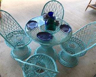 Spun fiberglass outdoor diningNice set!