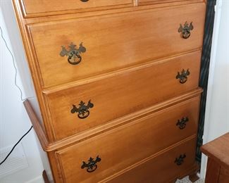 Colonial style 6 drawer dresser