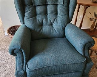 1 of 2 pictures - La-Z-Boy recliner