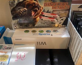 Wii game console & hunter accessories 