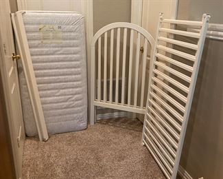White crib 