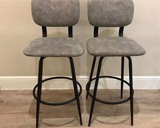 There are actually 5 matching barstools. Brand new from Weirs.?