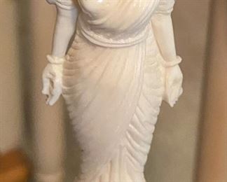 Small Siamese/Thailand Figure