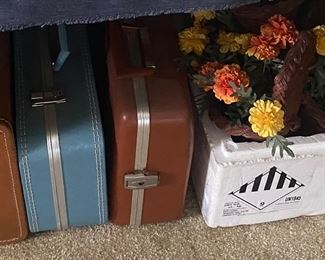 Assorted Luggage/Artificial Flowers