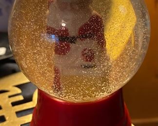 Old Santa Snow Globe