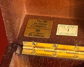 Bombay Company Bottle Holder